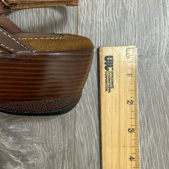 NWT Croft & Barrow Multicolored Strappy Leather Wedge Kaylie Comfort Sandals 9 M - Picture 16 of 16